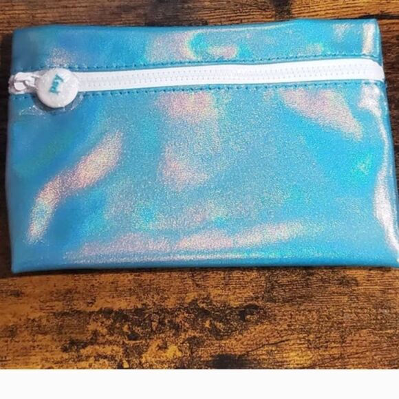 Ipsy bags $5 each with bundle purchase...or buy outright poshlikeaboss buy live - Picture 3 of 15